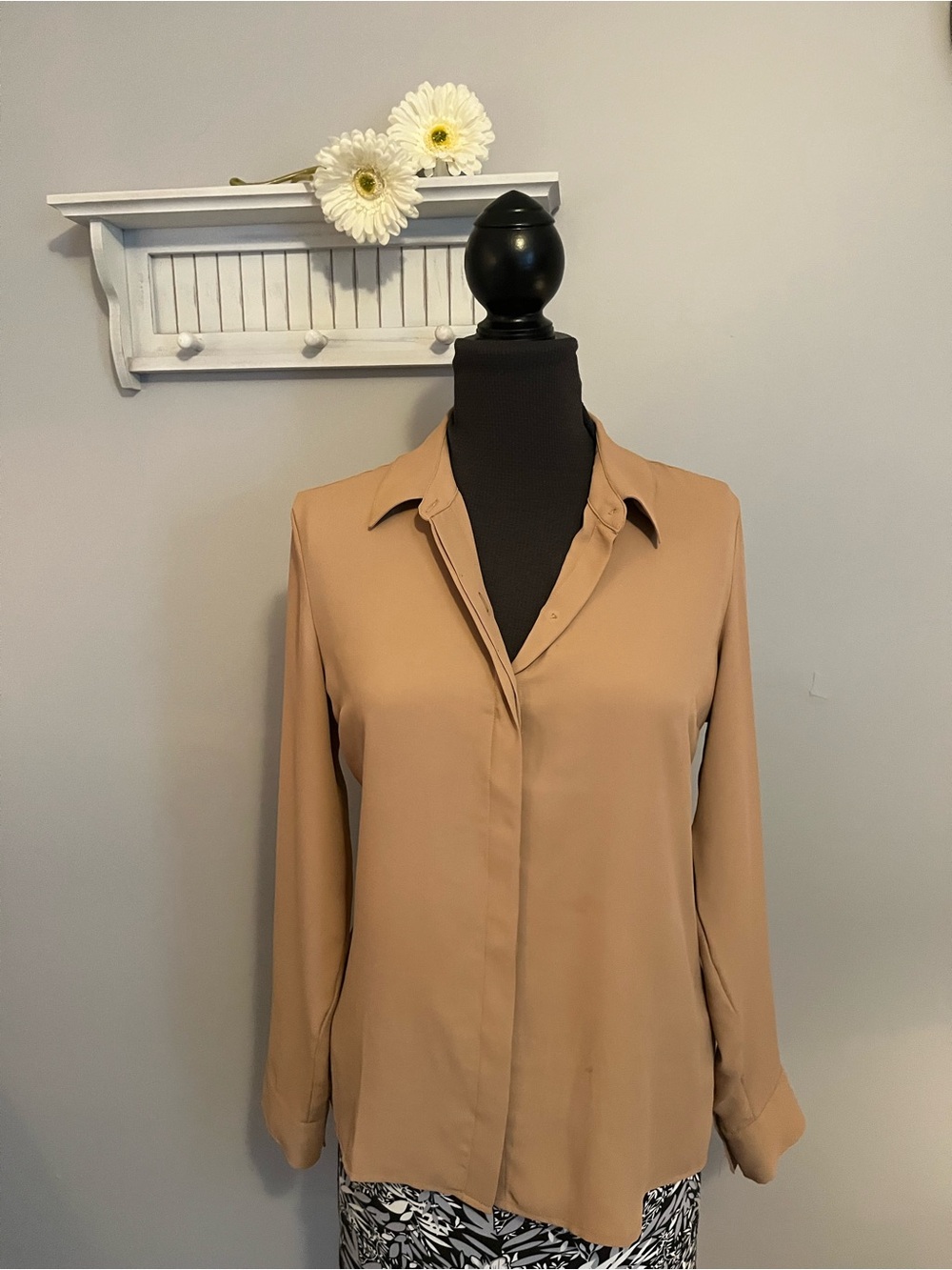 Express Long-Sleeve Button-Front Blouse - Camel Tan EUC